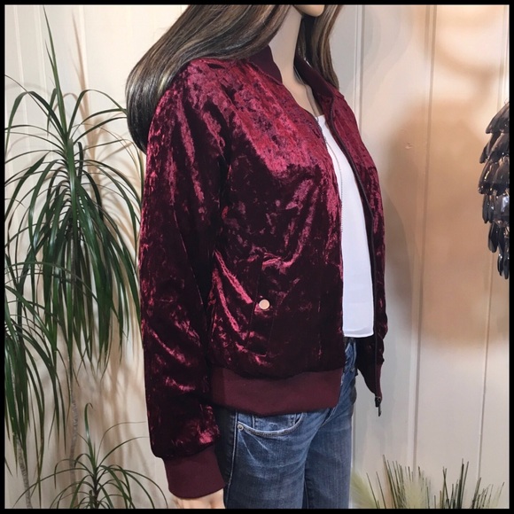 Velvet Bomber - Picture 6 of 8